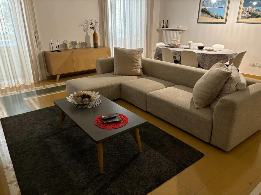 Luxury Manfredi Apartment Salerno Buitenkant foto