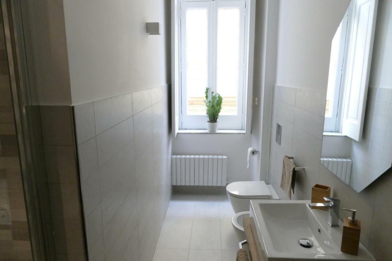 Luxury Manfredi Apartment Salerno Buitenkant foto