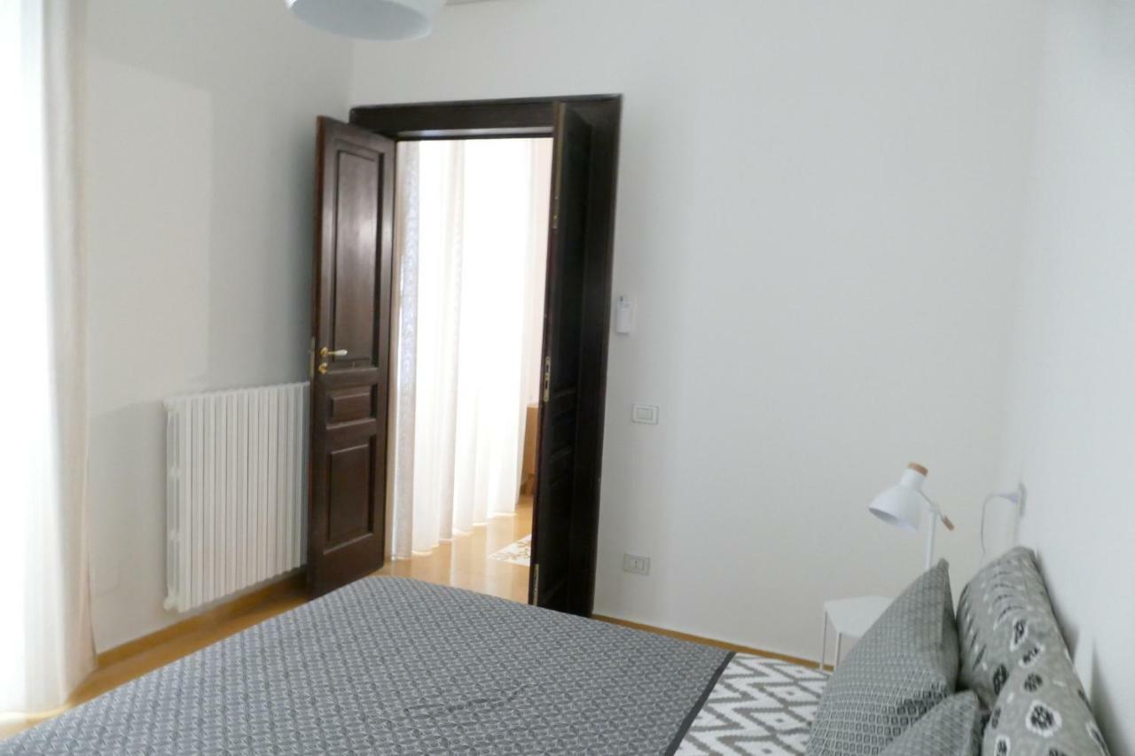 Luxury Manfredi Apartment Salerno Buitenkant foto