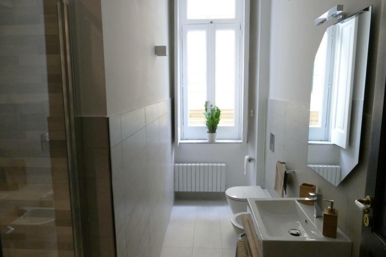 Luxury Manfredi Apartment Salerno Buitenkant foto