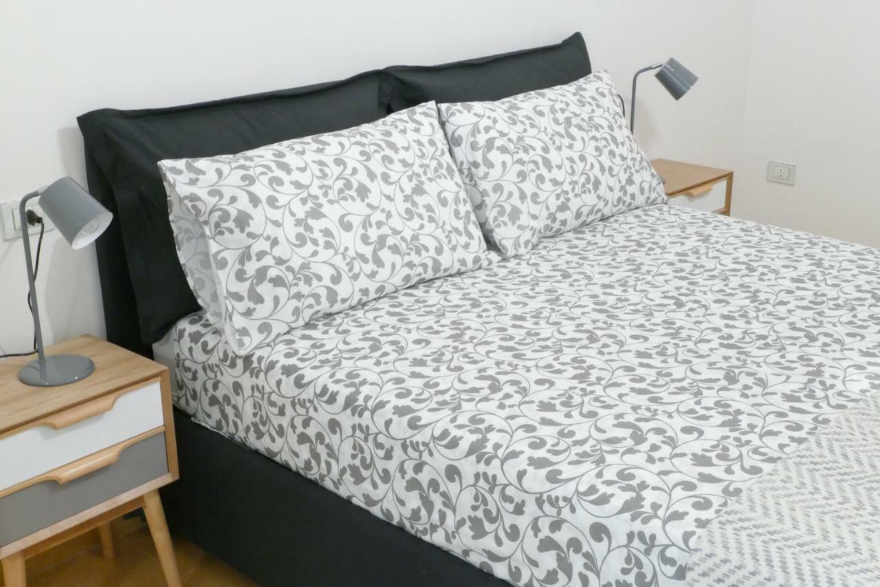 Luxury Manfredi Apartment Salerno Buitenkant foto