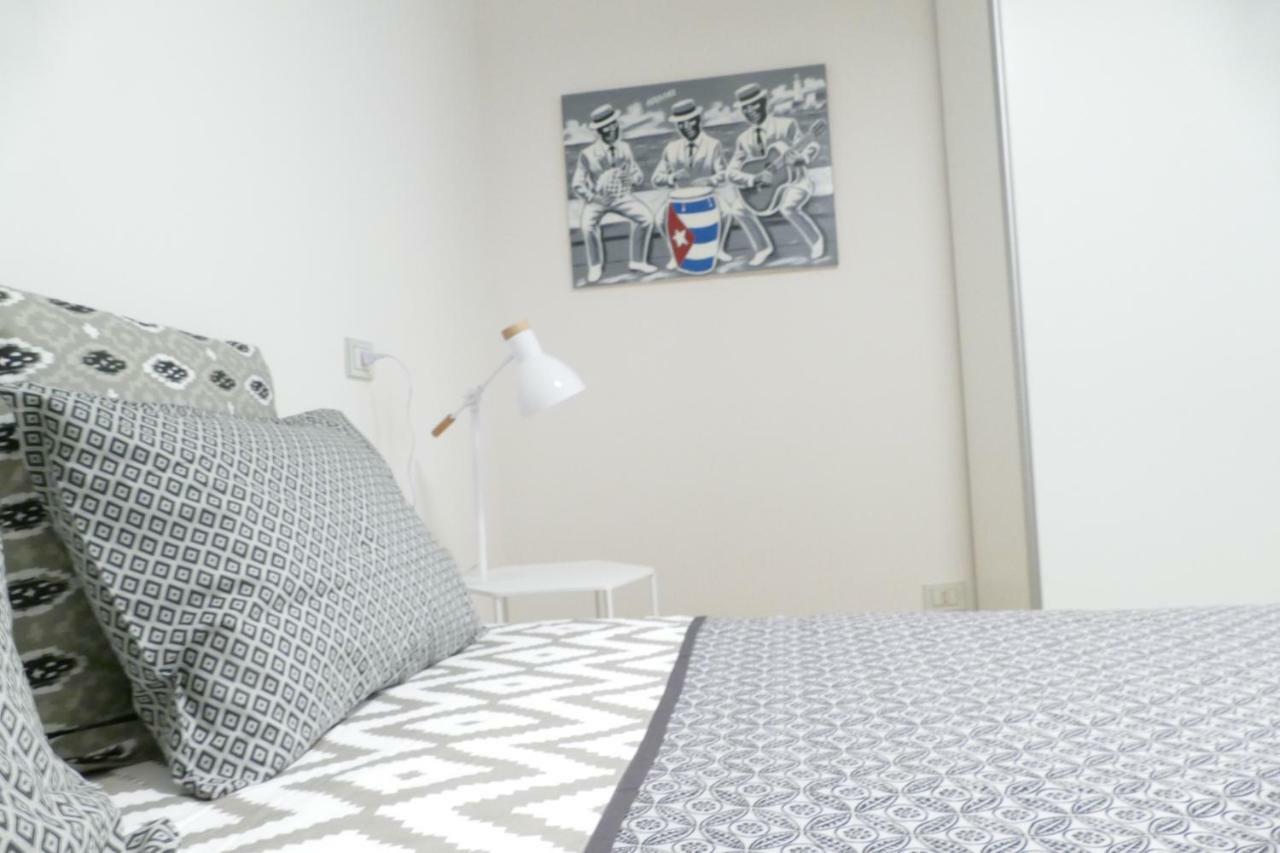 Luxury Manfredi Apartment Salerno Buitenkant foto