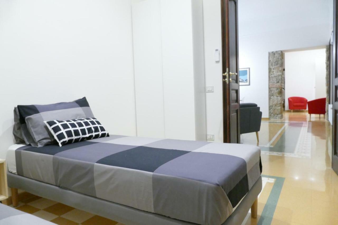Luxury Manfredi Apartment Salerno Buitenkant foto